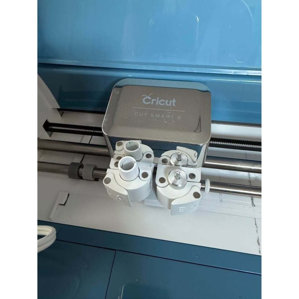 Cricut Explore Air 2 Cutting Machine + Carrying Case - Picture 3 of 9
